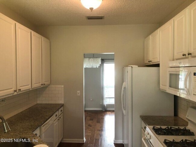 Building Photo - 12887 Dunns View Dr