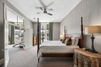 Building Photo - 1008a Milam