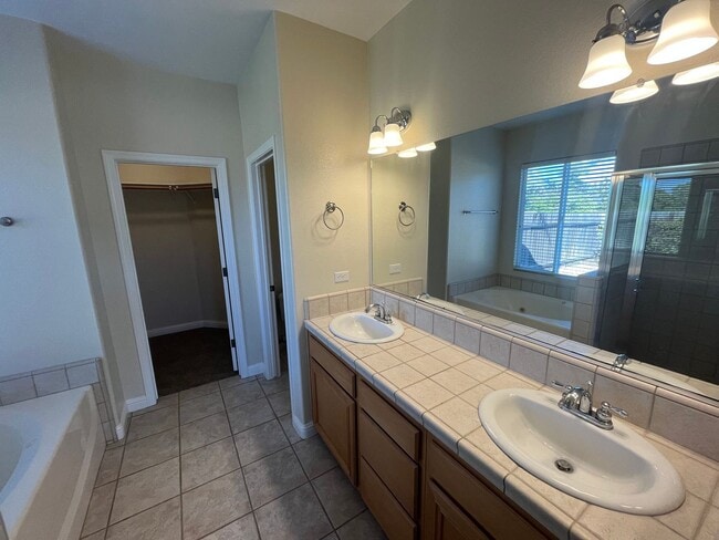 Building Photo - 2753 Stephen Pl