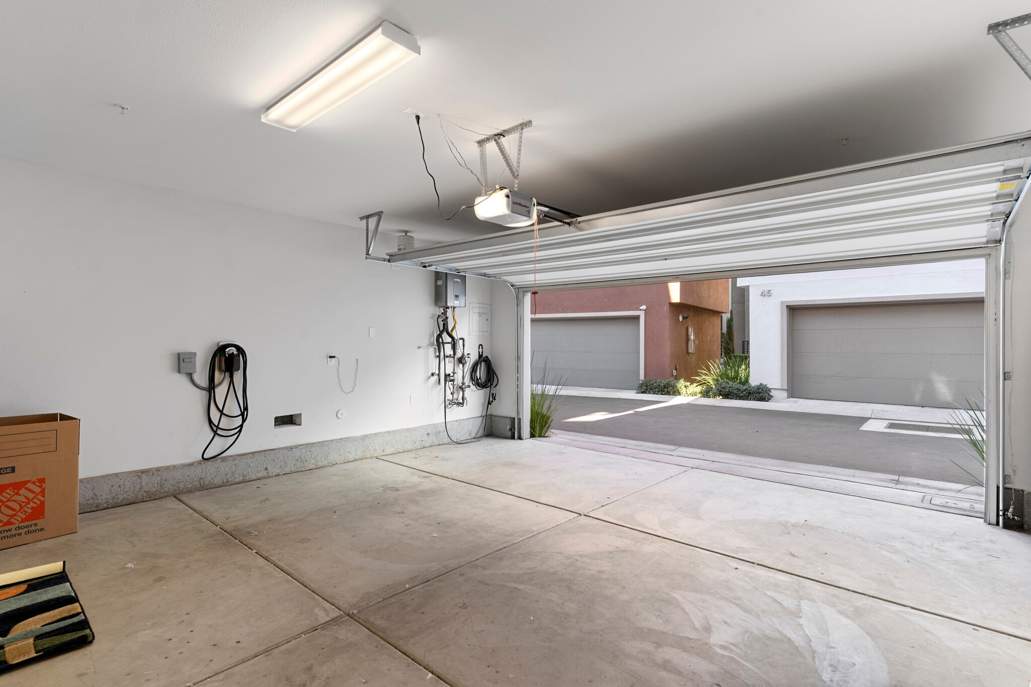 Building Photo - 2700 E Chaucer