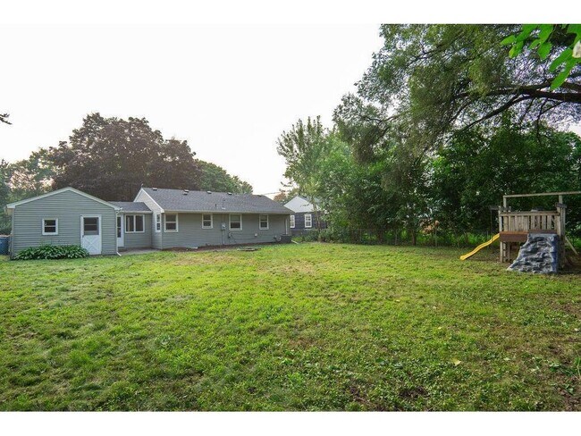 Building Photo - 5412 Maryland Ave N
