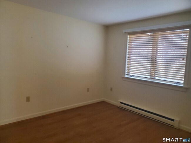 Building Photo - 25 Oakview Cir