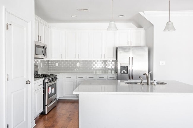 Building Photo - Beautiful 3 Bedroom Home on Corner Lot in ...