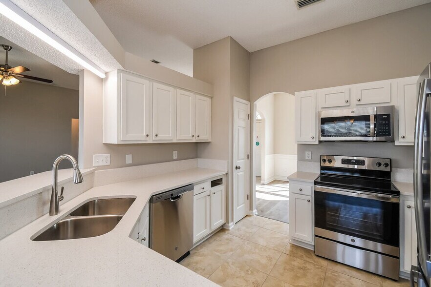 Building Photo - 2711 Ravine Hill Dr