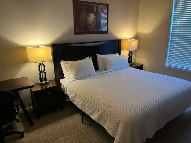 Building Photo - 460 Seven Farms Drive