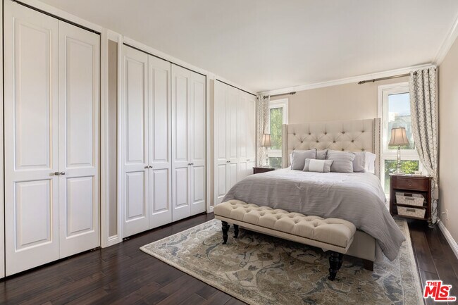 Building Photo - 11789 Montana Ave