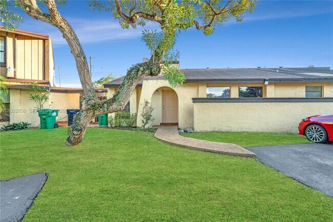 Building Photo - 12704 SW 71st Terrace