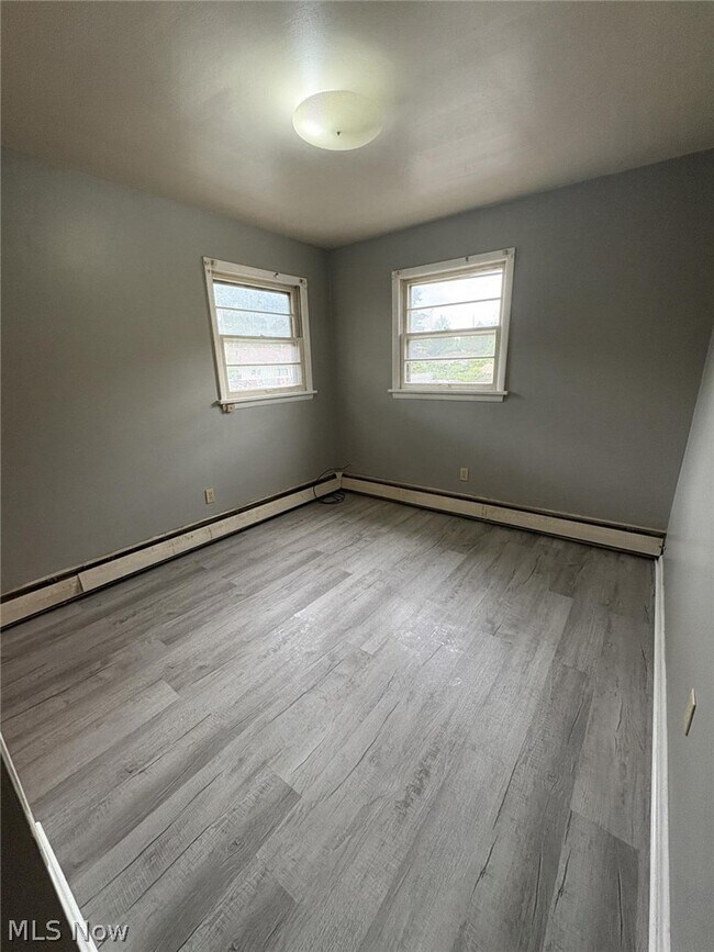 Building Photo - 3055 Hadley Ave