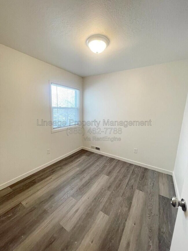 Building Photo - 1054 W 1520 N