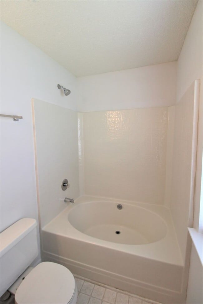 Building Photo - Charming 3-Bedroom Ranch Home in the Meriw...