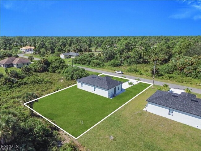 Building Photo - 711 Roma Ave S