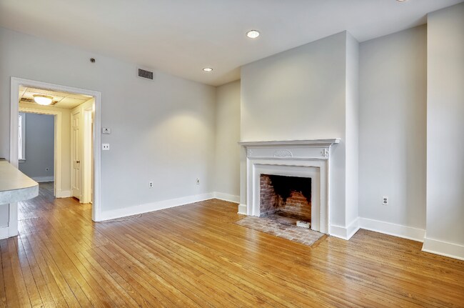 Building Photo - Junior League - 3039 M