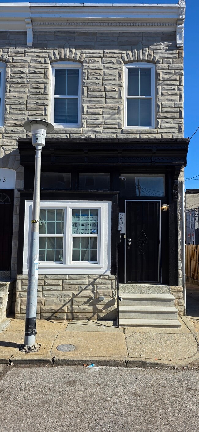 Building Photo - 201 N Rose St