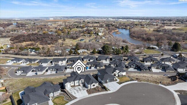 Building Photo - Stunning 5 Bedroom 4 Bath w/Daylight Basement West Richland!!!