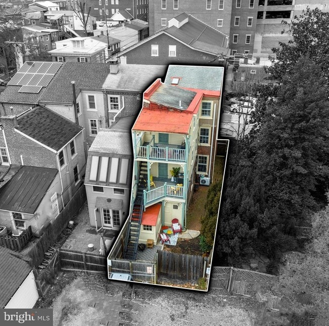 Building Photo - 16 W Miner St