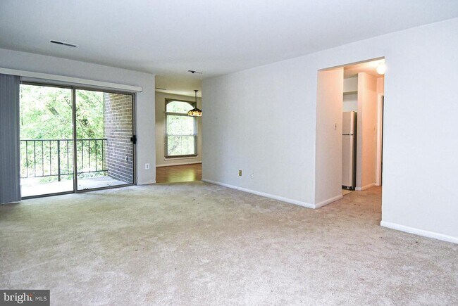 Building Photo - 3302 Woodburn Village Dr