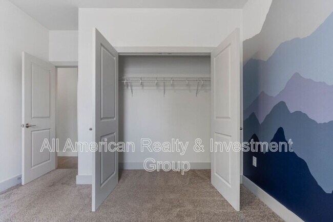 Building Photo - 4464 Goldfinch Way