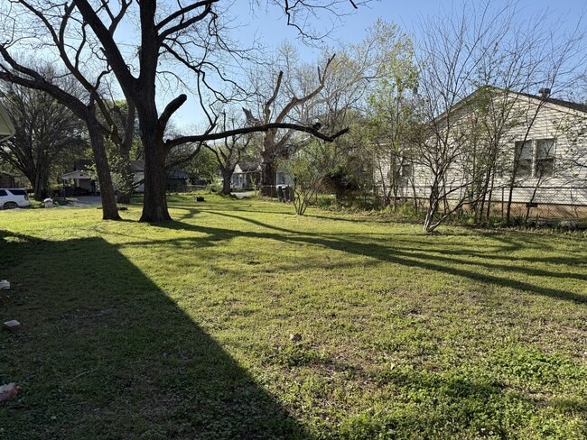 Building Photo - 524 Carter St SE