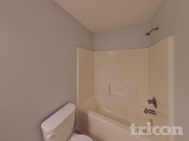 Building Photo - 2254 SW Siskin Cir