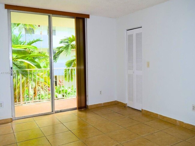 Building Photo - 1801 S Treasure Dr