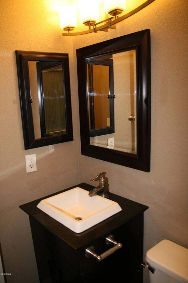 Building Photo - Two Bedroom in Tempe