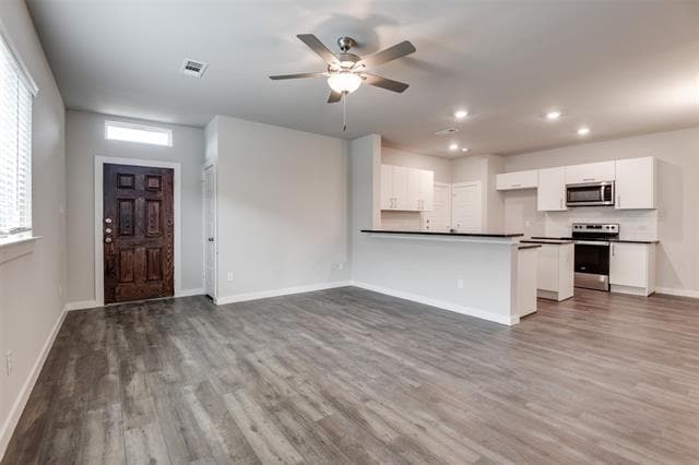 Building Photo - 609 Blackland dr