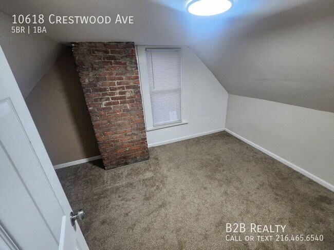 Building Photo - 10618 Crestwood Ave