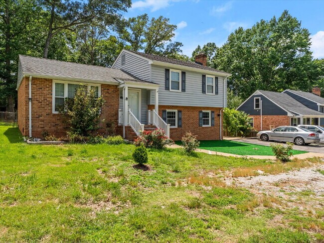 Building Photo - 2220 Lauderdale Dr