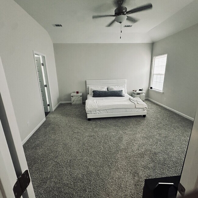 Building Photo - Home for Rent