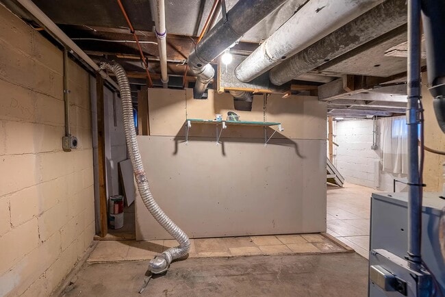 Building Photo - 411 Voorhis St