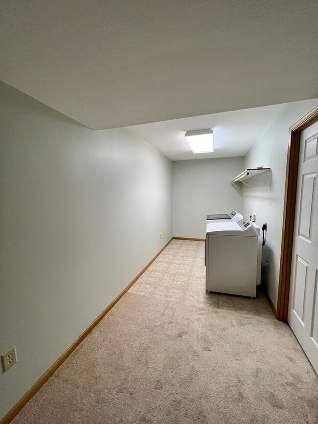 Building Photo - Available Now – Spacious 4 Bedroom / 3 Bat...