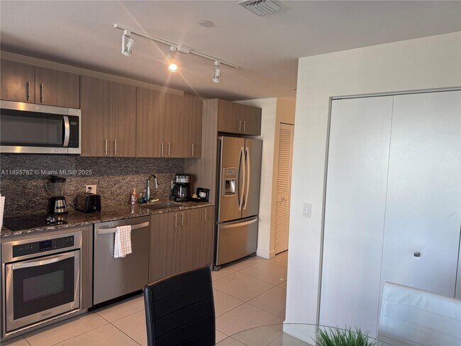 Building Photo - 5350 NW 84th Ave