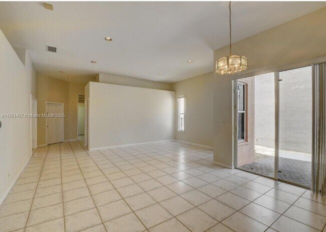 Building Photo - 8291 Hampton Wood Dr