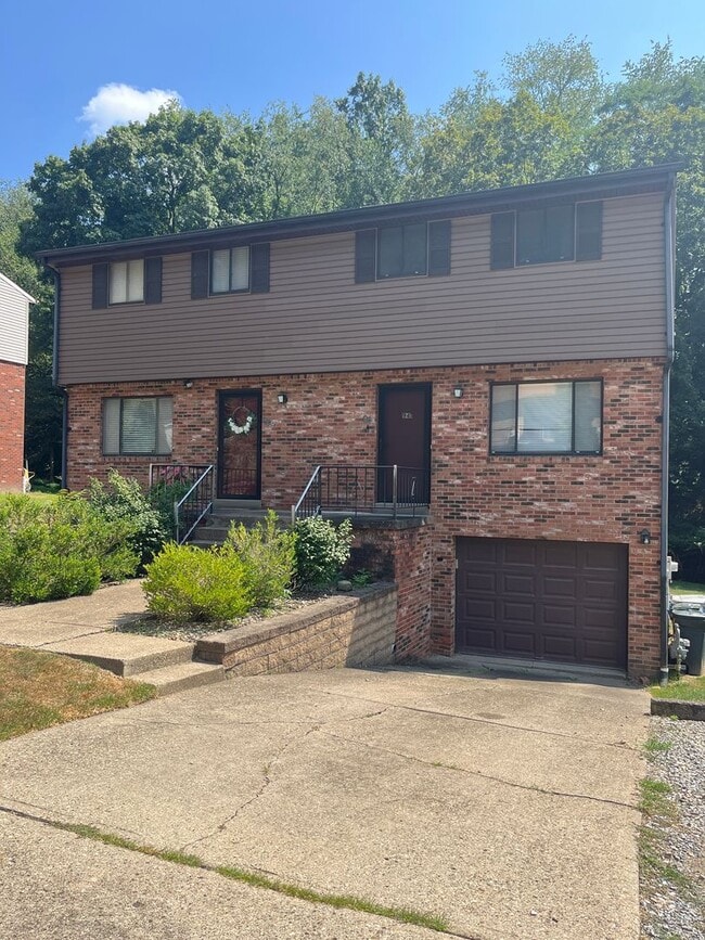 Building Photo - Shaler 2 Bedroom Townhouse