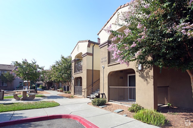 Primary Photo - Meridian Family Apartments