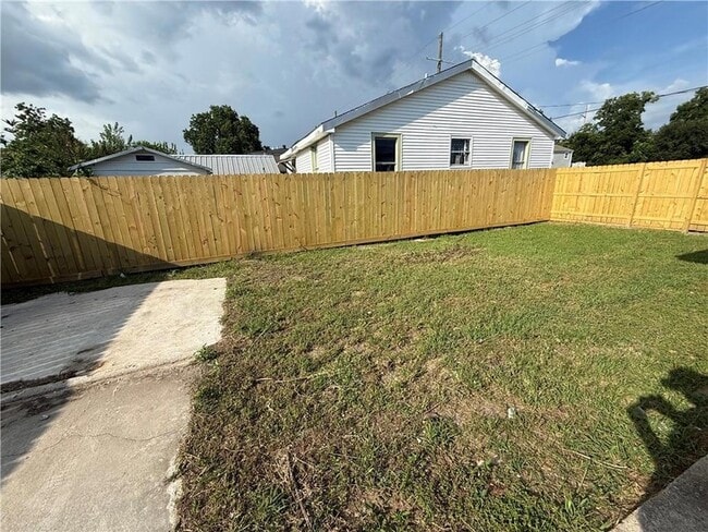 Building Photo - 2300 Delille St