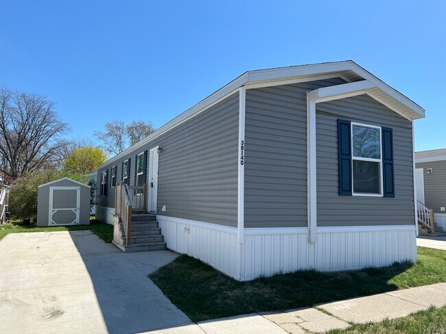 Building Photo - 38140 Ducharme Dr