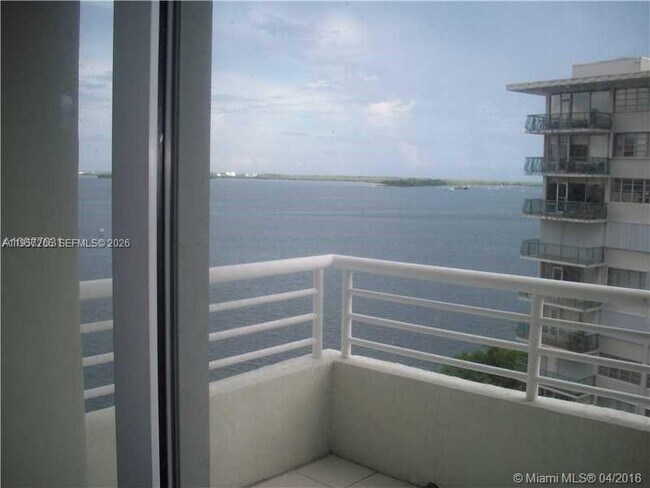 Building Photo - 1402 Brickell Bay Dr