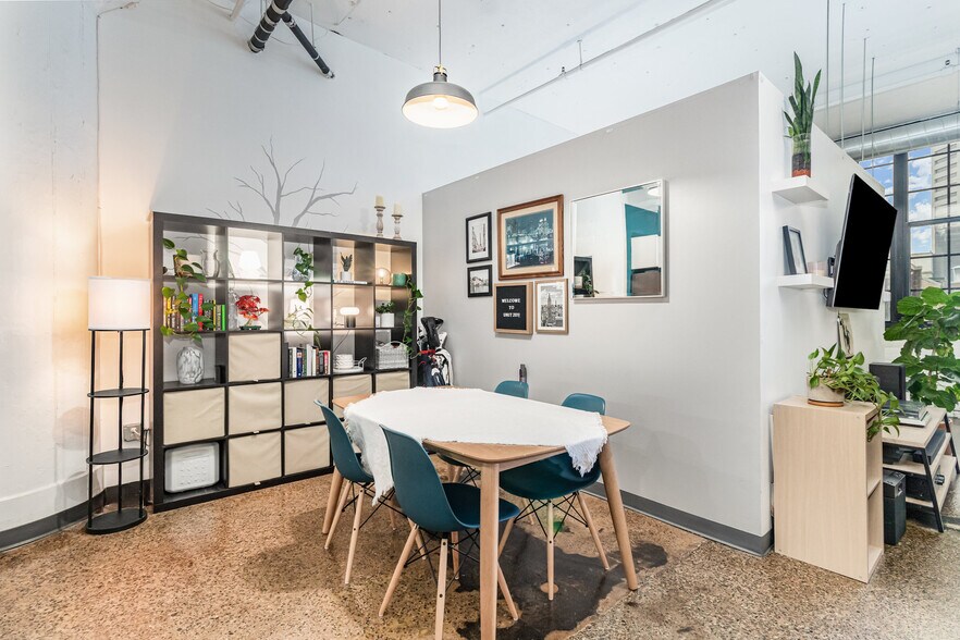 Building Photo - 500 Robert St N