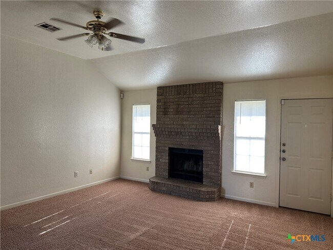 Building Photo - 3603 Amanda Dr