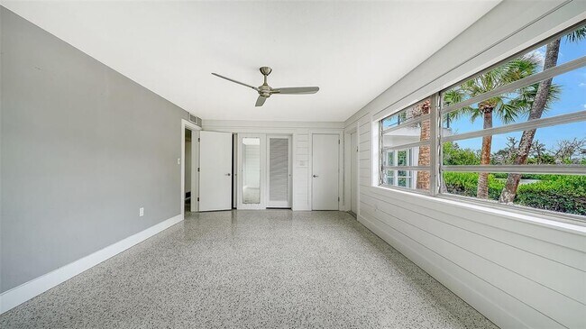 Building Photo - 7665 Sanderling Rd