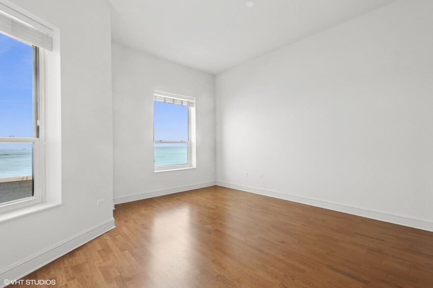 Building Photo - 850 N Lake Shore Dr