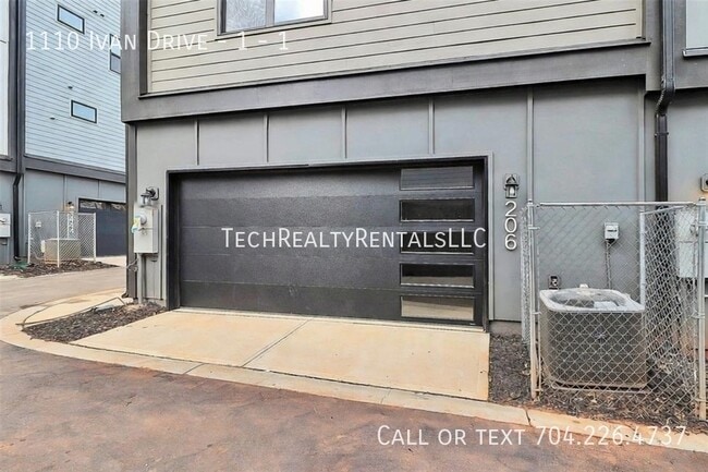 Building Photo - 1110 Ivan Dr