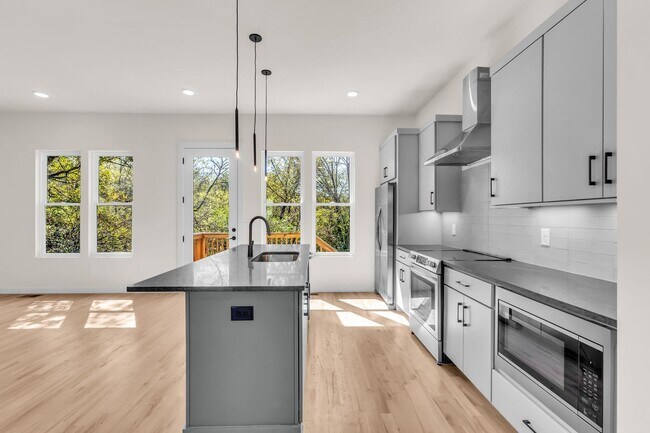 Building Photo - Amazing New Construction in North Nashville!