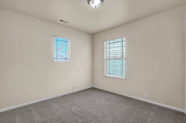 Building Photo - 2424 St Paul Dr