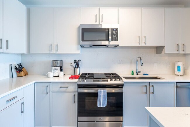 Building Photo - 405 Atlantic St