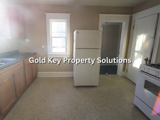 Building Photo - 2 BR 1 BA House with Dining Room and Basement SECTION 8 APPROVED