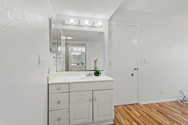 Building Photo - 1507 SE Royal Green Cir