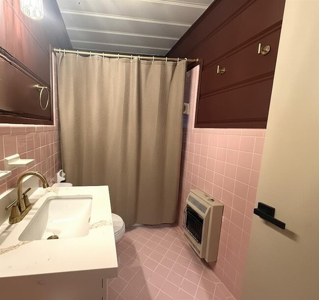 Building Photo - 107 Elm Ave