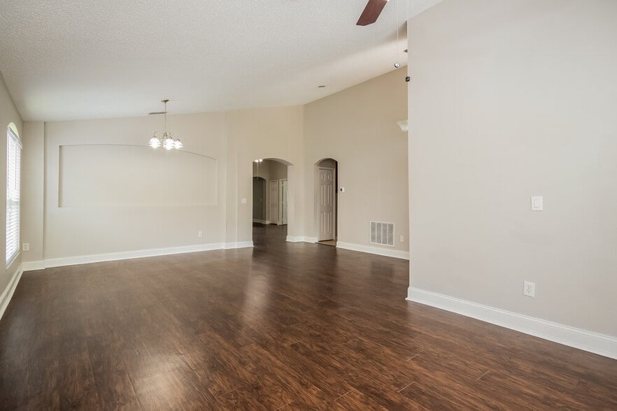 Building Photo - 721 Stonewyk Way